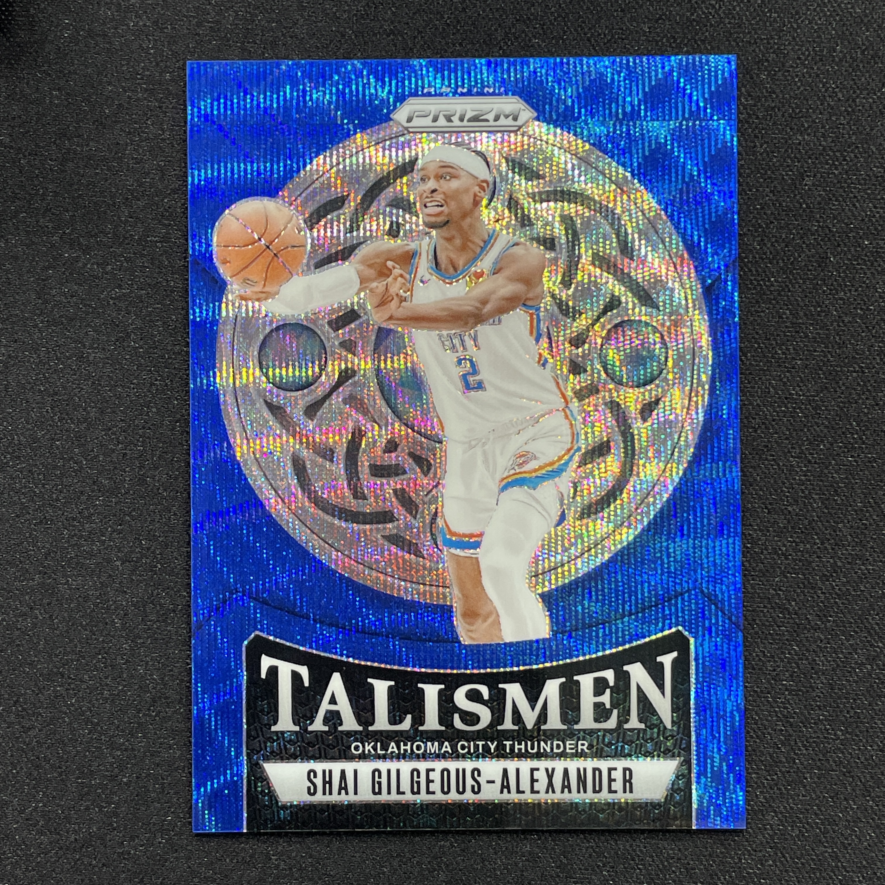 young熊猫 2024-25 Panini Prizm pz Shai Gilgeous Alexander 谢伊 吉尔吉斯 亚历山大 雷霆 048/175编 Talismen特卡 蓝波纹折 折射-纪-20