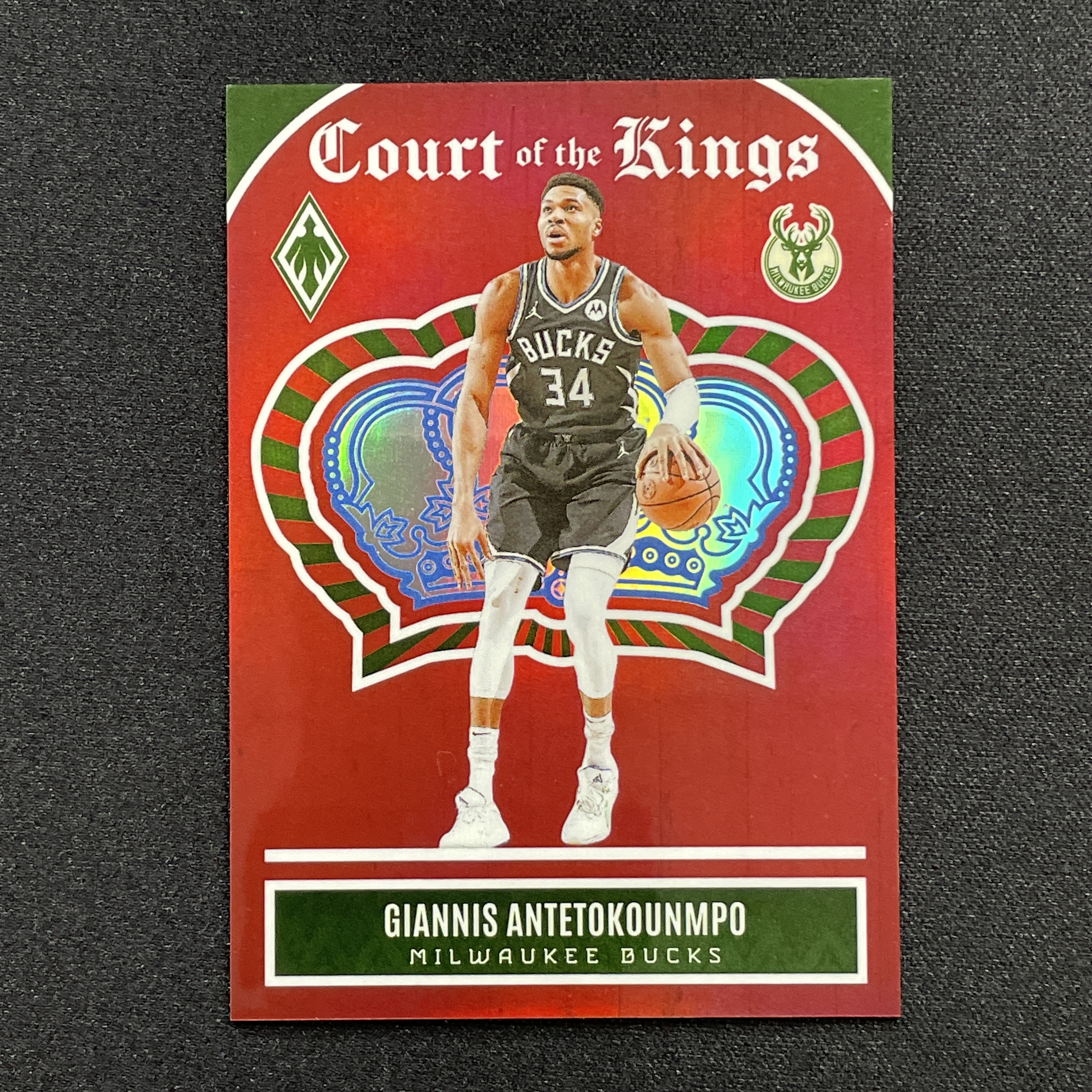young熊猫 2023-24 Panini Phoenix 凤凰 Giannis Antetokounmpo 扬尼斯 阿德托昆博 字母哥 雄鹿 Court of the Kings特卡 /125编 红折 折射 瑕疵如图-纪-20
