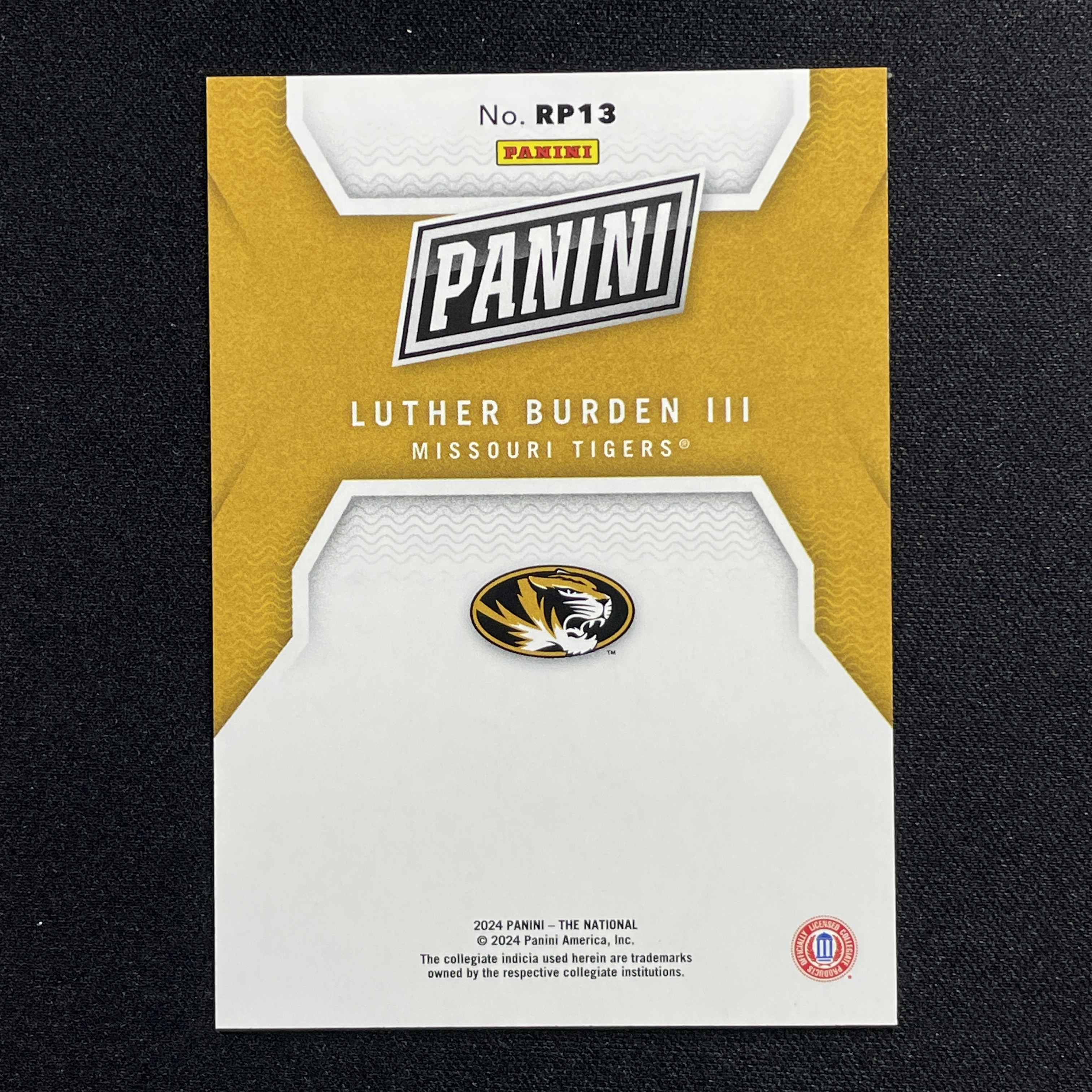 young熊猫 2024 Panini The National 国展包 橄榄球 Luther Burden III 卢瑟 伯登三世 密苏里老虎队 新秀 085/199编 折射-纪-24