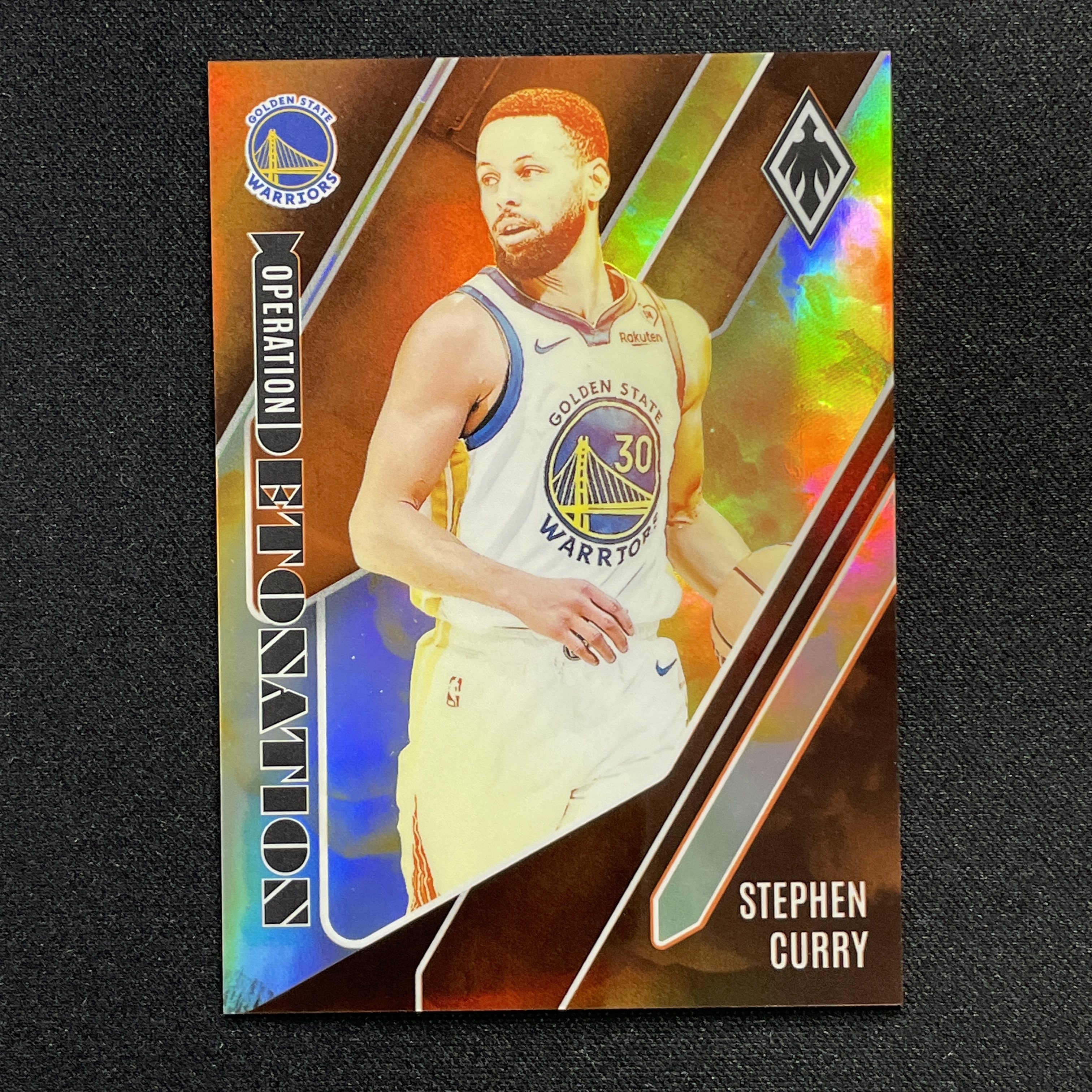 young熊猫 2023-24 Panini Phoenix 凤凰 斯蒂芬 库里 小学生 Stephen Curry 勇士 32/49编 橙折 折射 瑕疵如图-阳-25