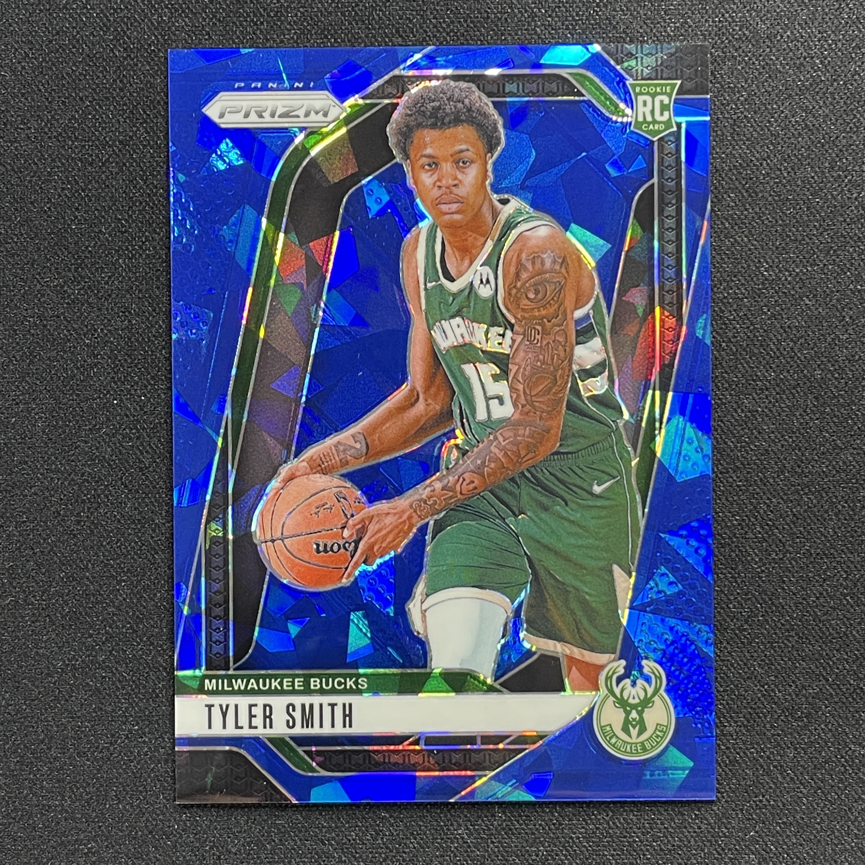 young熊猫 2024-25 Panini Prizm pz Tyler Smith 泰勒 史密斯 雄鹿 新秀RC 033/125编 蓝碎冰折 折射-阳-25